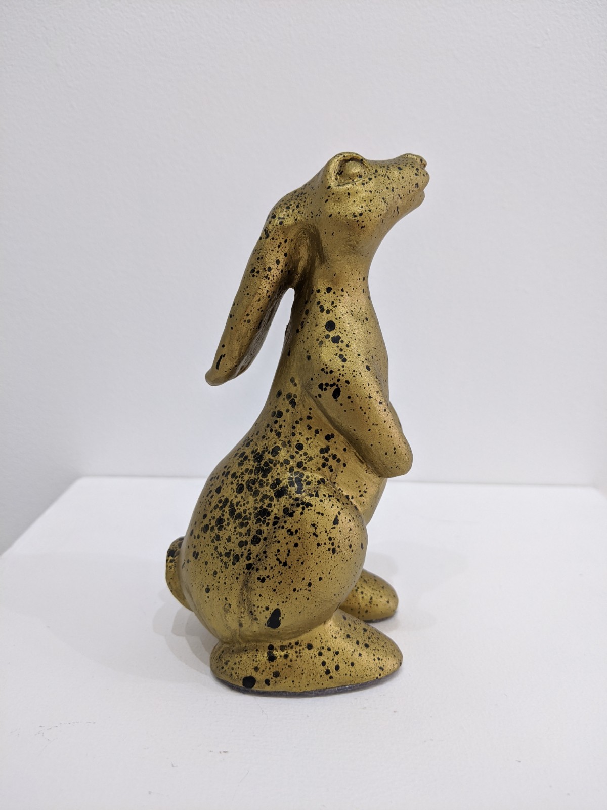 Rabbit sculpture, Gold with black splash - Image 2