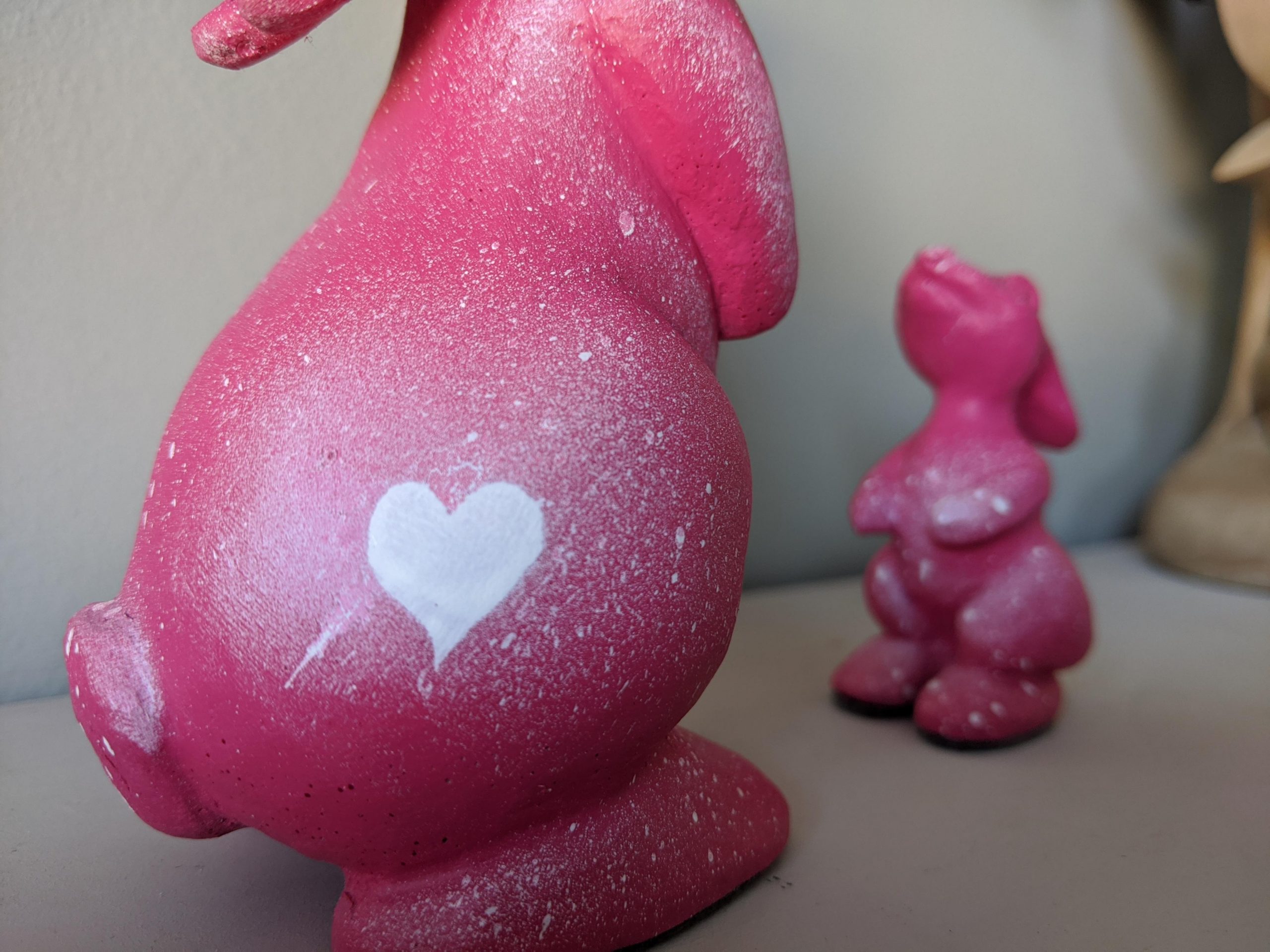 Rabbit sculpture Pink with white splash - Image 2