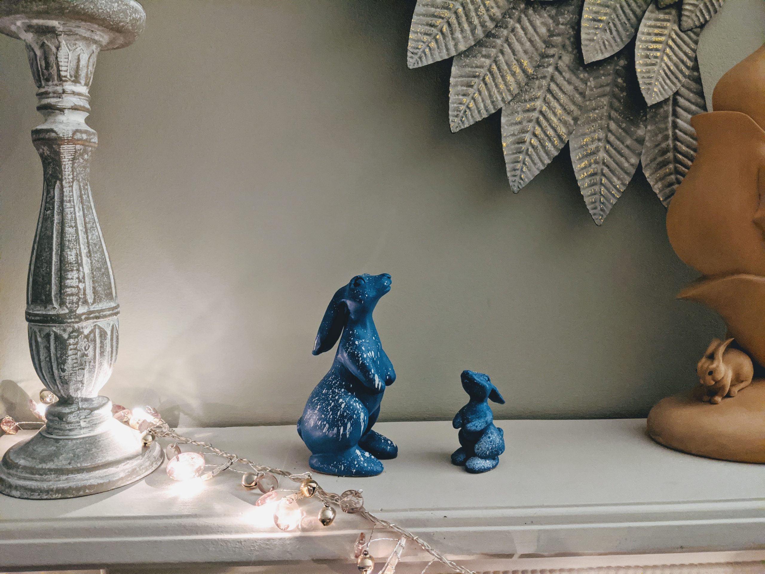 Rabbit sculpture Blue with white splash