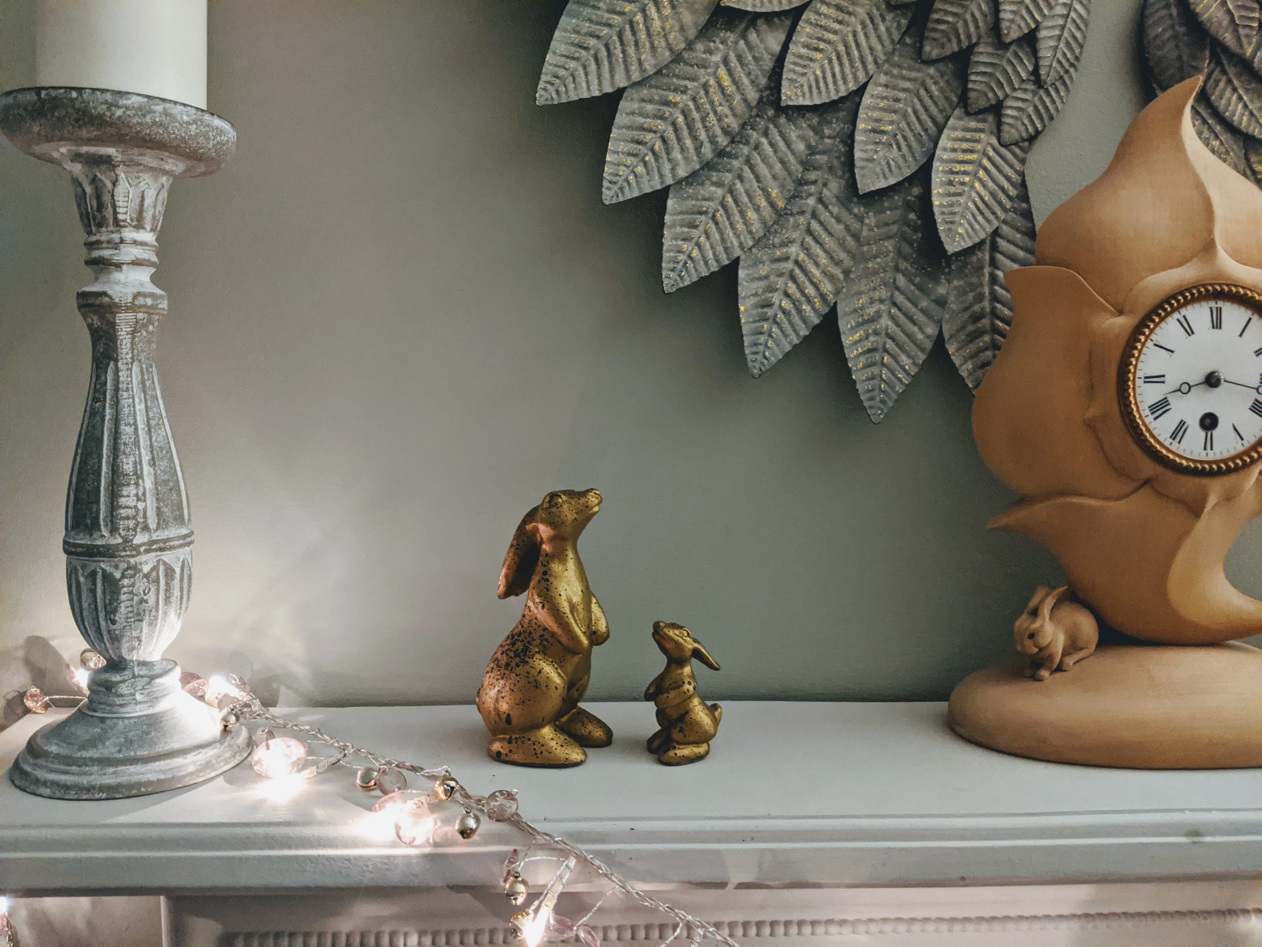 Rabbit sculpture, Gold with black splash