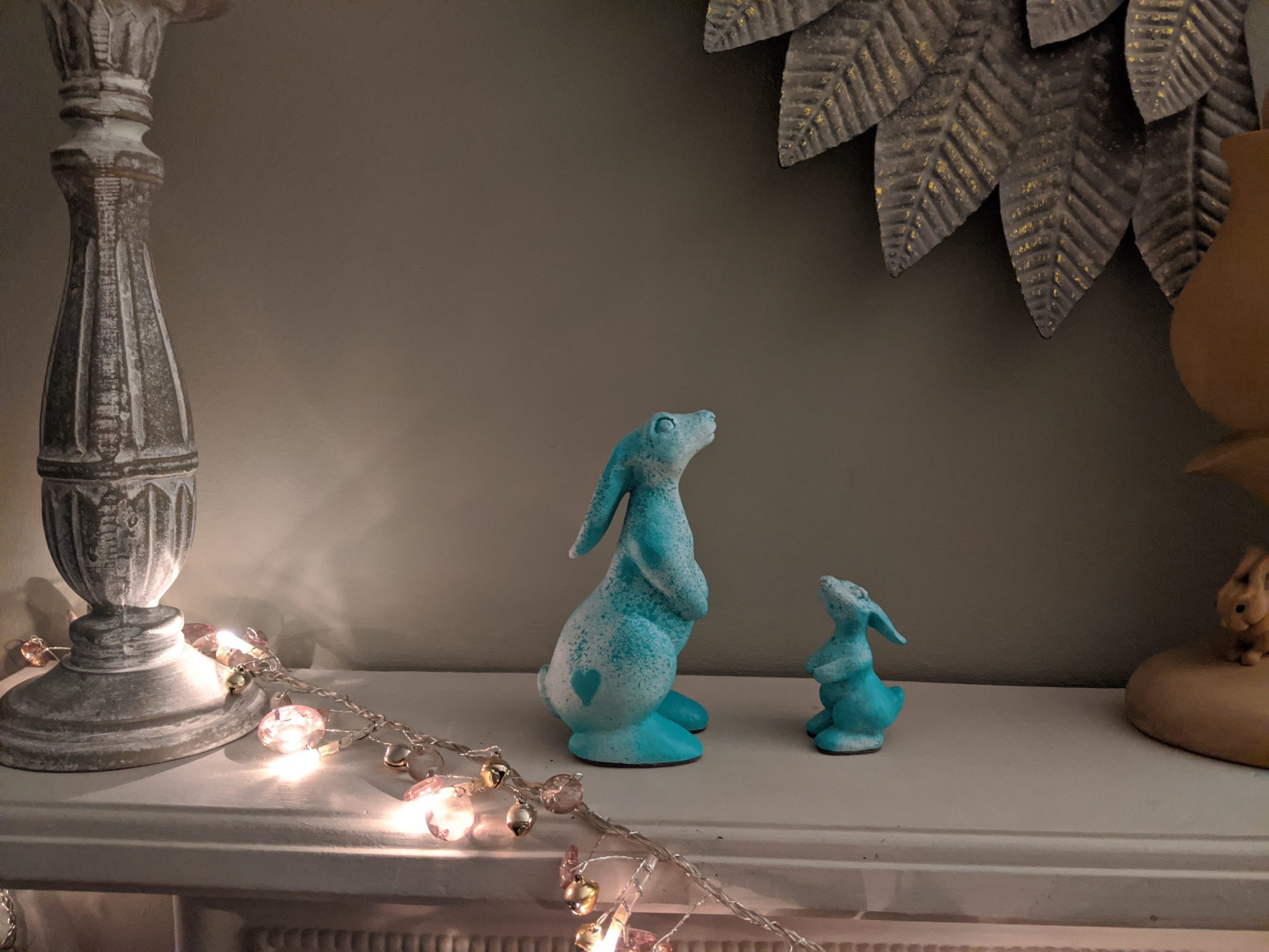 Rabbit sculpture Green with white splash