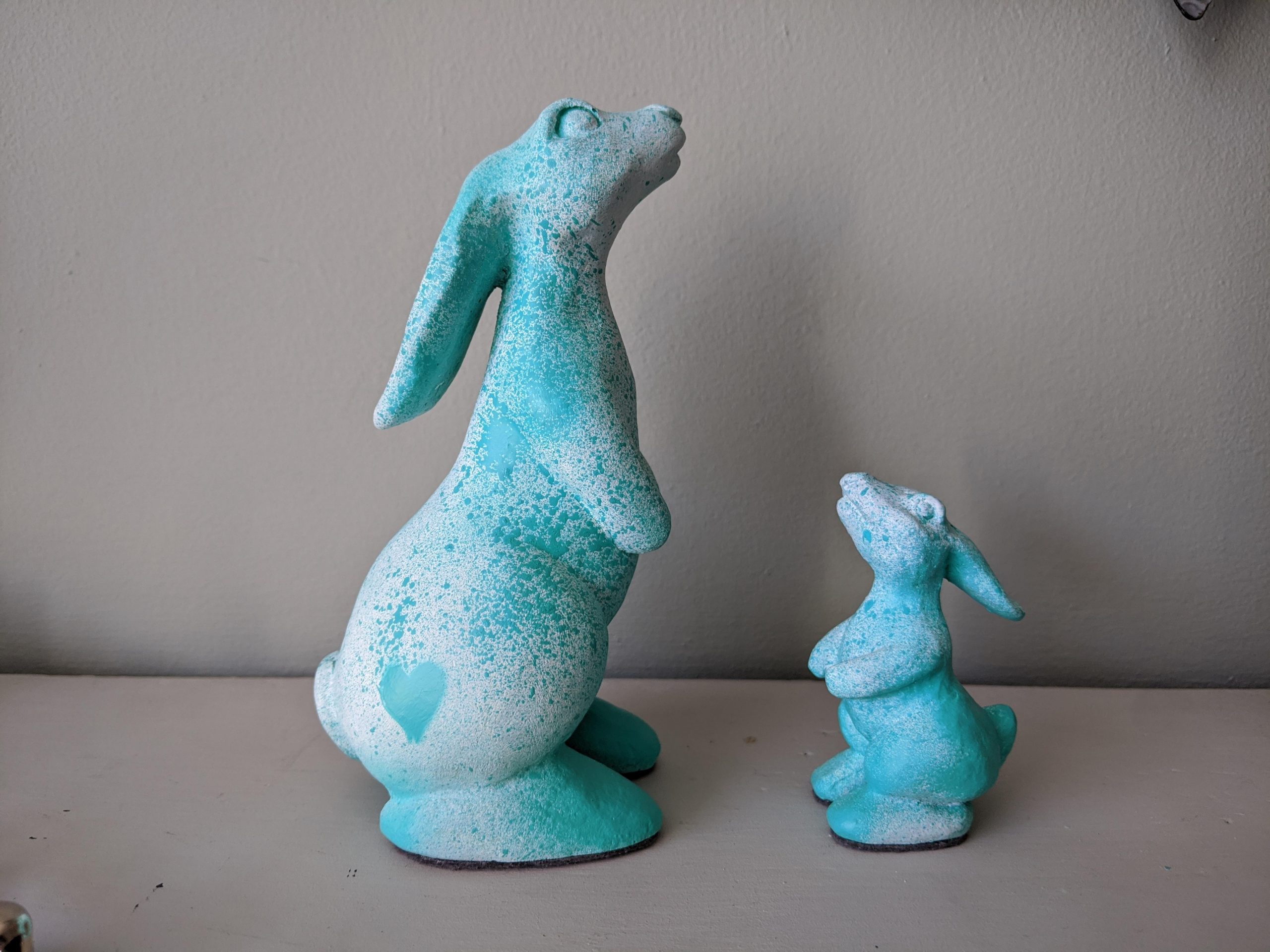 Rabbit sculpture Green with white splash - Image 2