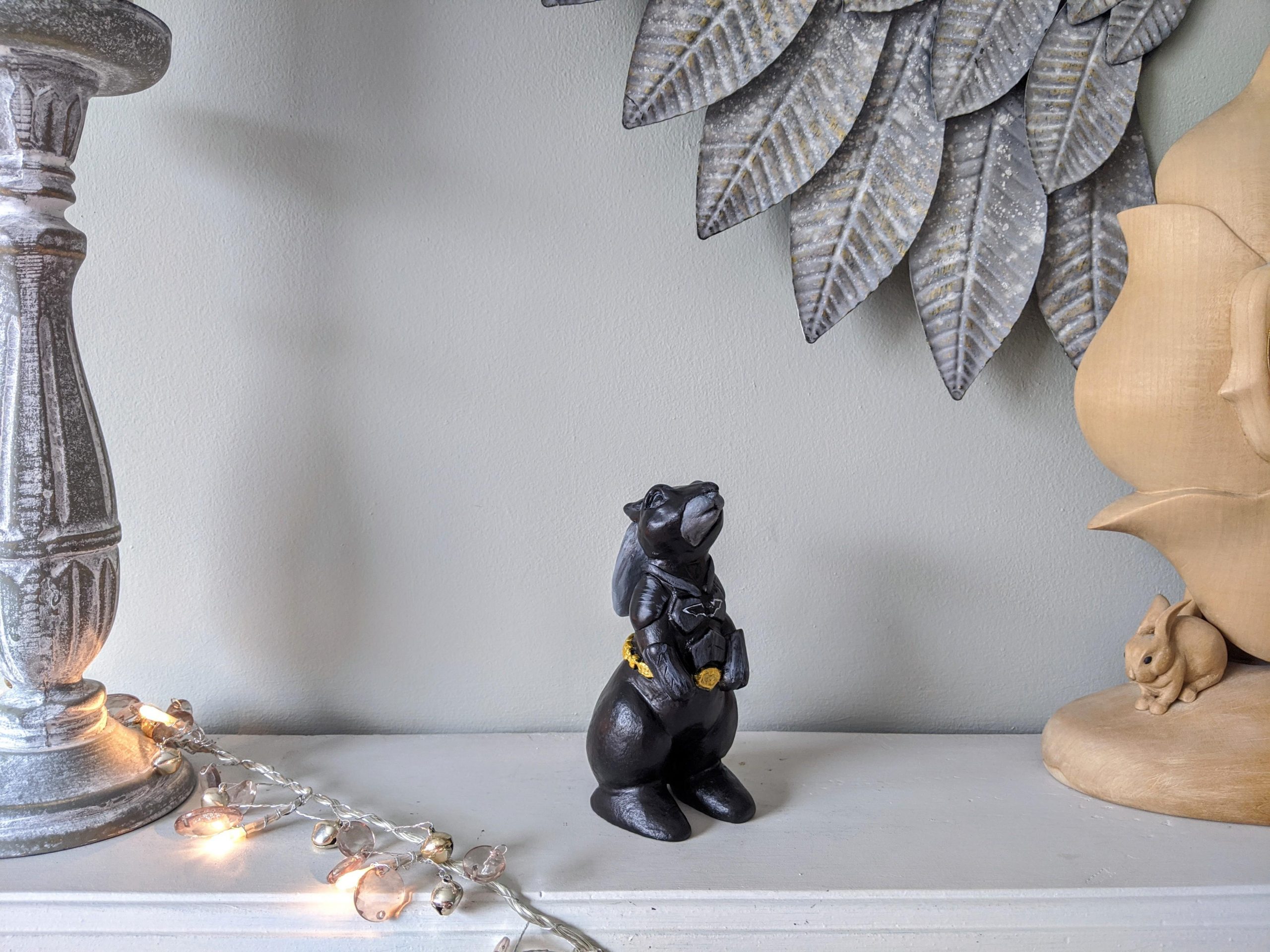 Rabbit sculpture Batman - Image 2